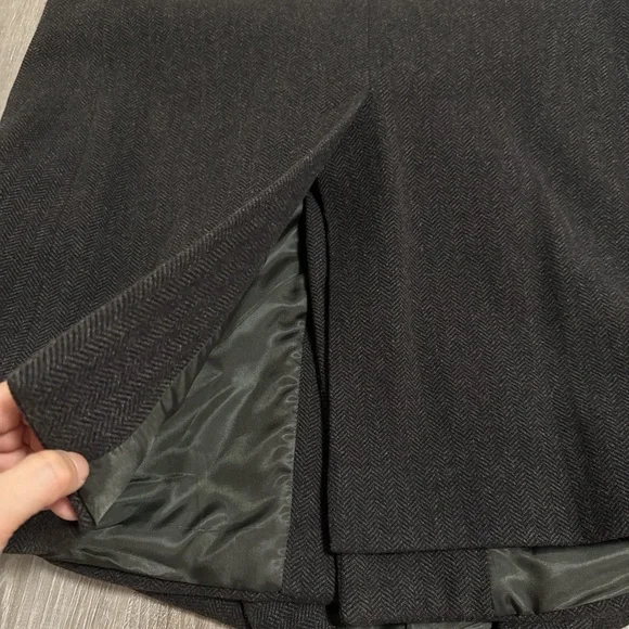 DKNY Wool Blend herringbone Brown Long Coat Size 42 Shoulder Pads Button Closure - Picture 11 of 15